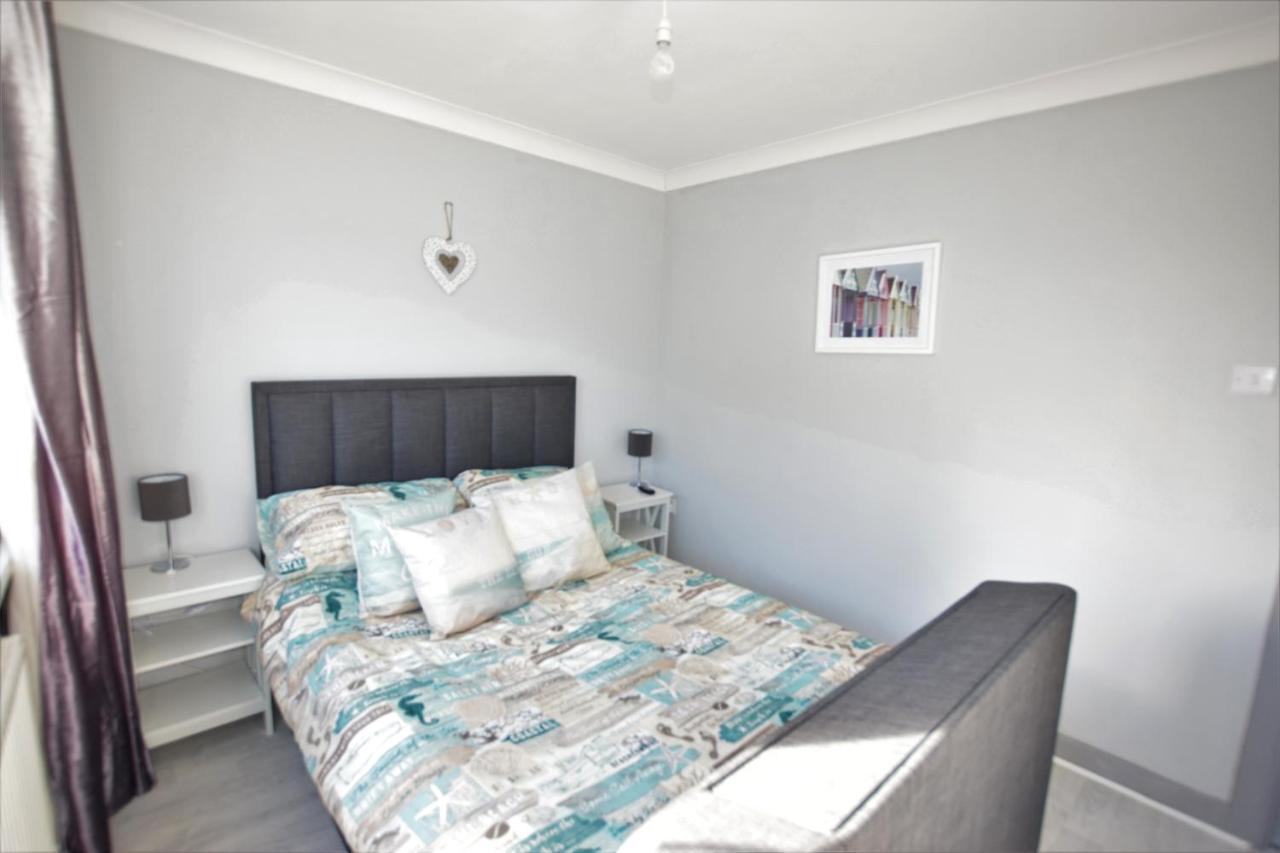 1 Bedroom Holiday Let In The Heart Of West Wales كرمرثن المظهر الخارجي الصورة