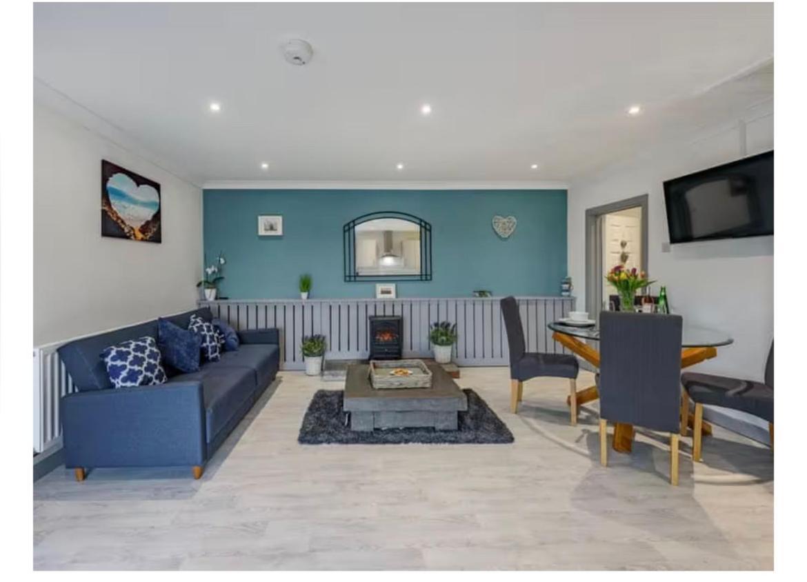 1 Bedroom Holiday Let In The Heart Of West Wales كرمرثن المظهر الخارجي الصورة