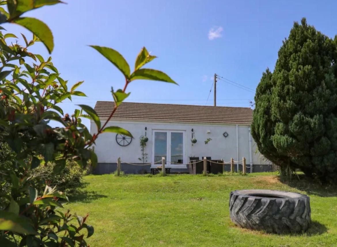 1 Bedroom Holiday Let In The Heart Of West Wales كرمرثن المظهر الخارجي الصورة