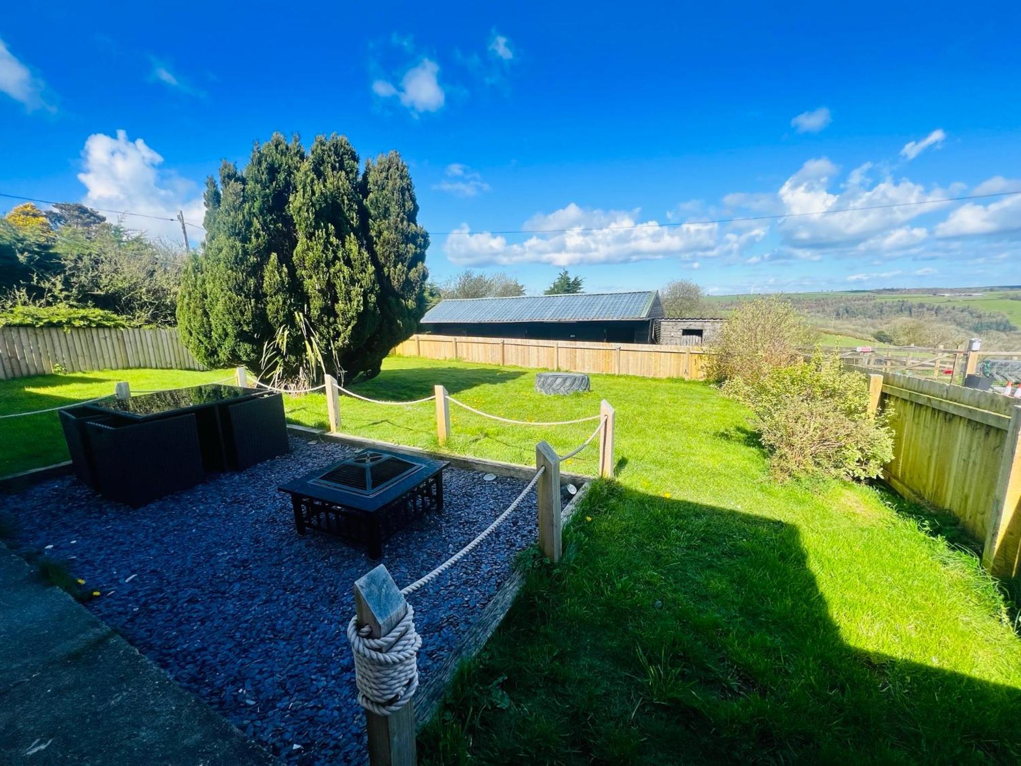 1 Bedroom Holiday Let In The Heart Of West Wales كرمرثن المظهر الخارجي الصورة